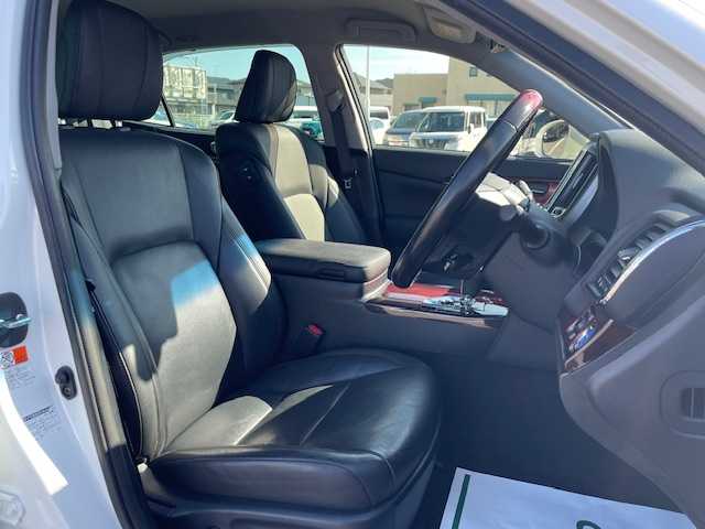 トヨタ クラウン マジェスタ Fバージョン 長崎県 2016(平28)年 4.3万km ホワイトパールクリスタルシャイン 純正メーカーナビ/CD/DVD/BT/BL/フルセグTV/バックカメラ/黒レザーシート/前席パワーシート/D席メモリーシート/前席シートヒーター/前席エアーシート/ステアリングヒーター/トヨタセーフティセンス/レーダークルーズコントロール/レーンキープアシスト/ブラインドスポットモニター/LEDヘッドライト/ビルトインETC