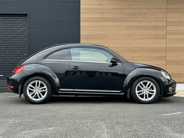 フォルクスワーゲン ザ・ビートル デザイン 宮崎県 2013(平25)年 7.3万km 黒 アルパイン8型ナビ/フルセグTV/CD/DVD/Bluetooth/AUX/バックカメラ/クルーズコントロール/ETC/純正フロアマット/社外アルミホイール17インチ/USBポート