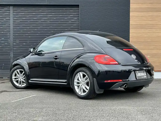 フォルクスワーゲン ザ・ビートル デザイン 宮崎県 2013(平25)年 7.3万km 黒 アルパイン8型ナビ/フルセグTV/CD/DVD/Bluetooth/AUX/バックカメラ/クルーズコントロール/ETC/純正フロアマット/社外アルミホイール17インチ/USBポート