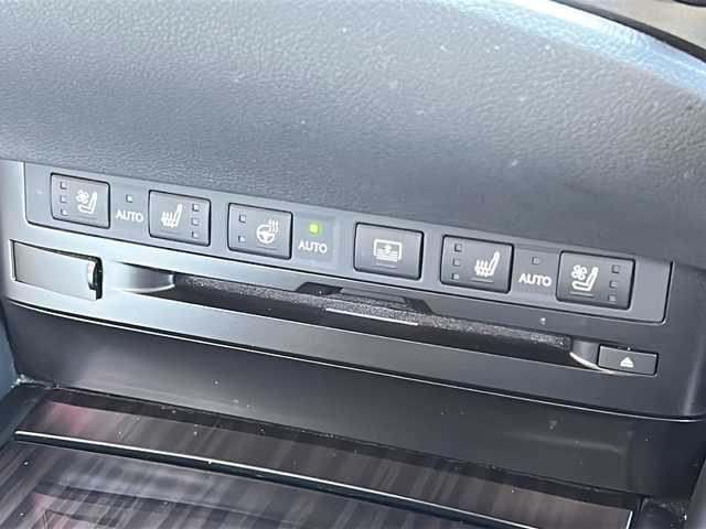 レクサス ＥＳ 300h バージョンL 広島県 2020(令2)年 6.1万km ソニッククォーツ 禁煙/ムーンルーフ/レクサスセーフティシステム/純正12.3インチナビ/CD/DVD/DTV/Bluetooth/Blu-ray/パノラミックビューモニター/デジタルインナーミラー/トランクスポイラー/レーダークルーズコントロール/クリアランスソナー/BSM/三眼LEDオートライト/オートマチックハイビーム/レザーシート/シートヒーター/シートベンチレーション/パワーシート/メモリーシート/ステアリングヒーター/ステアリングスイッチ/パドルシフト/ビルトインETC2.0/AC100V1500W電源/純正18インチアルミホイール/純正フロアマット/純正ドアバイザー