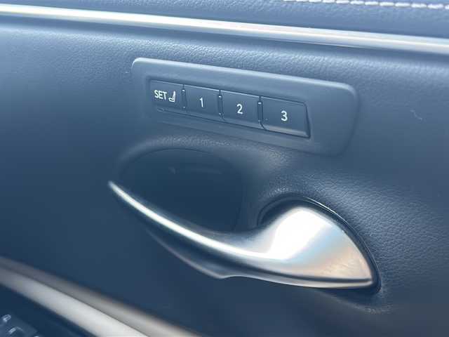 レクサス ＥＳ 300h バージョンL 広島県 2020(令2)年 6.1万km ソニッククォーツ 禁煙/ムーンルーフ/レクサスセーフティシステム/純正12.3インチナビ/CD/DVD/DTV/Bluetooth/Blu-ray/パノラミックビューモニター/デジタルインナーミラー/トランクスポイラー/レーダークルーズコントロール/クリアランスソナー/BSM/三眼LEDオートライト/オートマチックハイビーム/レザーシート/シートヒーター/シートベンチレーション/パワーシート/メモリーシート/ステアリングヒーター/ステアリングスイッチ/パドルシフト/ビルトインETC2.0/AC100V1500W電源/純正18インチアルミホイール/純正フロアマット/純正ドアバイザー