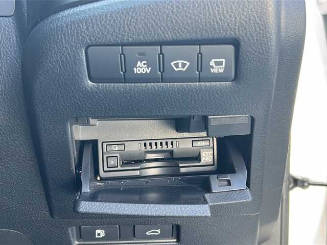 レクサス ＥＳ 300h バージョンL 広島県 2020(令2)年 6.1万km ソニッククォーツ 禁煙/ムーンルーフ/レクサスセーフティシステム/純正12.3インチナビ/CD/DVD/DTV/Bluetooth/Blu-ray/パノラミックビューモニター/デジタルインナーミラー/トランクスポイラー/レーダークルーズコントロール/クリアランスソナー/BSM/三眼LEDオートライト/オートマチックハイビーム/レザーシート/シートヒーター/シートベンチレーション/パワーシート/メモリーシート/ステアリングヒーター/ステアリングスイッチ/パドルシフト/ビルトインETC2.0/AC100V1500W電源/純正18インチアルミホイール/純正フロアマット/純正ドアバイザー