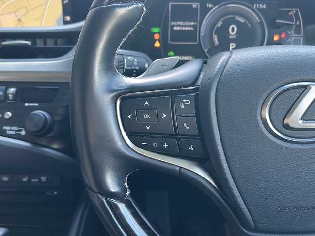 レクサス ＥＳ 300h バージョンL 広島県 2020(令2)年 6.1万km ソニッククォーツ 禁煙/ムーンルーフ/レクサスセーフティシステム/純正12.3インチナビ/CD/DVD/DTV/Bluetooth/Blu-ray/パノラミックビューモニター/デジタルインナーミラー/トランクスポイラー/レーダークルーズコントロール/クリアランスソナー/BSM/三眼LEDオートライト/オートマチックハイビーム/レザーシート/シートヒーター/シートベンチレーション/パワーシート/メモリーシート/ステアリングヒーター/ステアリングスイッチ/パドルシフト/ビルトインETC2.0/AC100V1500W電源/純正18インチアルミホイール/純正フロアマット/純正ドアバイザー