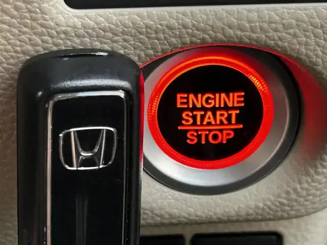 ホンダ Ｎ ＢＯＸ G L ホンダセンシング 富山県 2019(平31)年 5.3万km ルナシルバーM ギャザーズナビ/両側パワースライドドア/ホンダセンシング/レーダークルーズコントロール/オートライト/ＬＥＤヘッドライト/バックカメラ/ＵＳＢポート/スマートキーｘ２/プッシュスタート