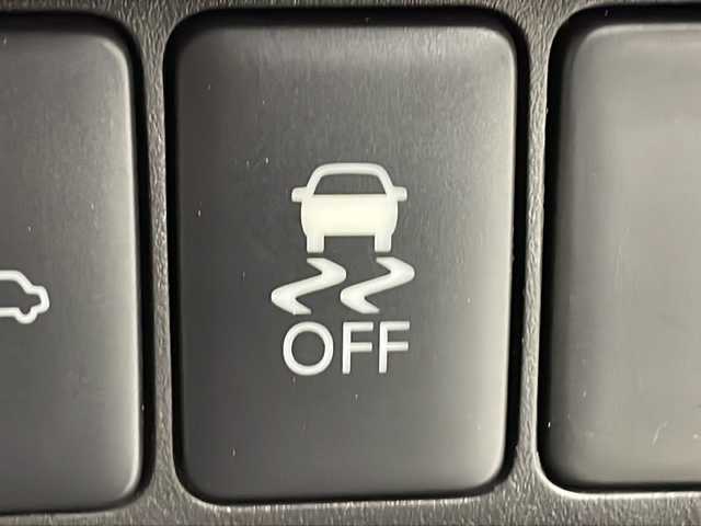 日産 デイズ ルークス S 福島県 2018(平30)年 2.7万km ホワイトパール /４WD//横滑り防止システム//衝突被害軽減システム//コーナーセンサー(前後)//シートヒーター(D席)//ホイール付スタットレスタイヤ積載//スペアキー//リモコンキー//純正フロアマット//ドアバイザー