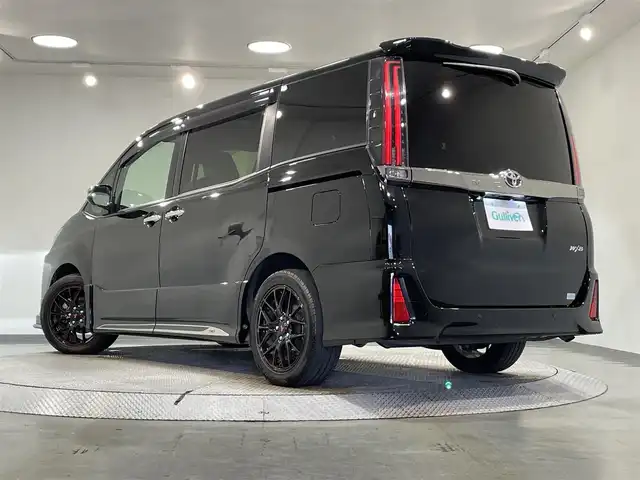 トヨタ ノア Si ダブルバイビーⅢ 愛知県 2020(令2)年 6.5万km ブラック 純正10インチナビ/モデリスタエアロ/衝突軽減ブレーキ/両側電動スライドドア/ビルトインETC2.0/LEDヘッドライト/バックカメラ/クルーズコントロール/フルセグTV/Bluetooth/コーナーセンサー/レーンキープアシスト/オートハイビーム/プッシュスタート/スマートキー/スペアキー/CD/DVD再生/アイドリングストップ/ミュージックサーバー/純正フロアマット/オートライト/禁煙車/社外17インチアルミホイール/ハーフレザーシート/ウィンカーミラー/電動格納ミラー/フォグランプ/Wエアコン/シートバックテーブル/ステアリングリモコン/ウッドコンビハンドル/横滑り防止装置