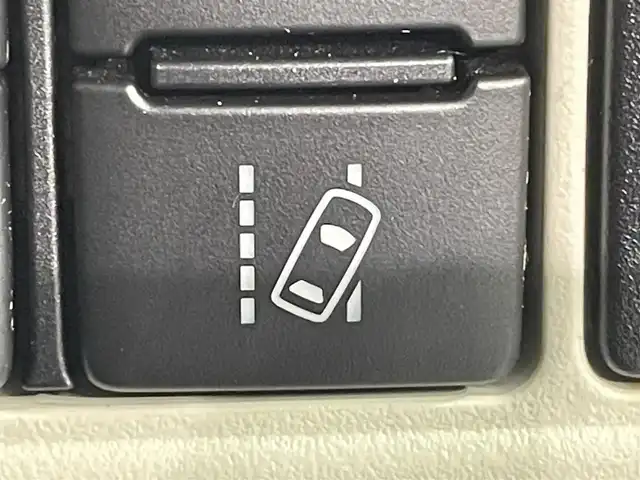 トヨタ ノア Si ダブルバイビーⅢ 愛知県 2020(令2)年 6.5万km ブラック 純正10インチナビ/モデリスタエアロ/衝突軽減ブレーキ/両側電動スライドドア/ビルトインETC2.0/LEDヘッドライト/バックカメラ/クルーズコントロール/フルセグTV/Bluetooth/コーナーセンサー/レーンキープアシスト/オートハイビーム/プッシュスタート/スマートキー/スペアキー/CD/DVD再生/アイドリングストップ/ミュージックサーバー/純正フロアマット/オートライト/禁煙車/社外17インチアルミホイール/ハーフレザーシート/ウィンカーミラー/電動格納ミラー/フォグランプ/Wエアコン/シートバックテーブル/ステアリングリモコン/ウッドコンビハンドル/横滑り防止装置