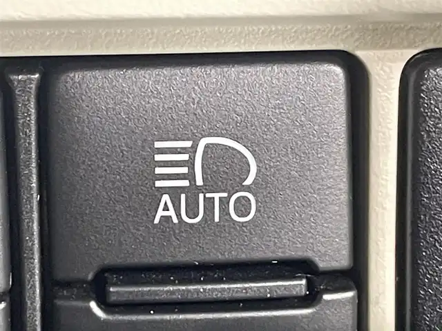 トヨタ ノア Si ダブルバイビーⅢ 愛知県 2020(令2)年 6.5万km ブラック 純正10インチナビ/モデリスタエアロ/衝突軽減ブレーキ/両側電動スライドドア/ビルトインETC2.0/LEDヘッドライト/バックカメラ/クルーズコントロール/フルセグTV/Bluetooth/コーナーセンサー/レーンキープアシスト/オートハイビーム/プッシュスタート/スマートキー/スペアキー/CD/DVD再生/アイドリングストップ/ミュージックサーバー/純正フロアマット/オートライト/禁煙車/社外17インチアルミホイール/ハーフレザーシート/ウィンカーミラー/電動格納ミラー/フォグランプ/Wエアコン/シートバックテーブル/ステアリングリモコン/ウッドコンビハンドル/横滑り防止装置