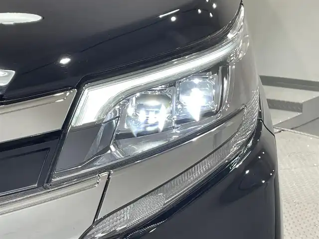 トヨタ ノア Si ダブルバイビーⅢ 愛知県 2020(令2)年 6.5万km ブラック 純正10インチナビ/モデリスタエアロ/衝突軽減ブレーキ/両側電動スライドドア/ビルトインETC2.0/LEDヘッドライト/バックカメラ/クルーズコントロール/フルセグTV/Bluetooth/コーナーセンサー/レーンキープアシスト/オートハイビーム/プッシュスタート/スマートキー/スペアキー/CD/DVD再生/アイドリングストップ/ミュージックサーバー/純正フロアマット/オートライト/禁煙車/社外17インチアルミホイール/ハーフレザーシート/ウィンカーミラー/電動格納ミラー/フォグランプ/Wエアコン/シートバックテーブル/ステアリングリモコン/ウッドコンビハンドル/横滑り防止装置