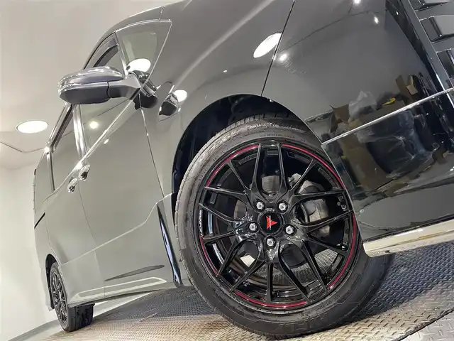 トヨタ ノア Si ダブルバイビーⅢ 愛知県 2020(令2)年 6.5万km ブラック 純正10インチナビ/モデリスタエアロ/衝突軽減ブレーキ/両側電動スライドドア/ビルトインETC2.0/LEDヘッドライト/バックカメラ/クルーズコントロール/フルセグTV/Bluetooth/コーナーセンサー/レーンキープアシスト/オートハイビーム/プッシュスタート/スマートキー/スペアキー/CD/DVD再生/アイドリングストップ/ミュージックサーバー/純正フロアマット/オートライト/禁煙車/社外17インチアルミホイール/ハーフレザーシート/ウィンカーミラー/電動格納ミラー/フォグランプ/Wエアコン/シートバックテーブル/ステアリングリモコン/ウッドコンビハンドル/横滑り防止装置