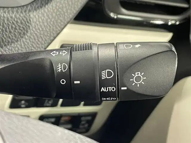 トヨタ ノア Si ダブルバイビーⅢ 愛知県 2020(令2)年 6.5万km ブラック 純正10インチナビ/モデリスタエアロ/衝突軽減ブレーキ/両側電動スライドドア/ビルトインETC2.0/LEDヘッドライト/バックカメラ/クルーズコントロール/フルセグTV/Bluetooth/コーナーセンサー/レーンキープアシスト/オートハイビーム/プッシュスタート/スマートキー/スペアキー/CD/DVD再生/アイドリングストップ/ミュージックサーバー/純正フロアマット/オートライト/禁煙車/社外17インチアルミホイール/ハーフレザーシート/ウィンカーミラー/電動格納ミラー/フォグランプ/Wエアコン/シートバックテーブル/ステアリングリモコン/ウッドコンビハンドル/横滑り防止装置