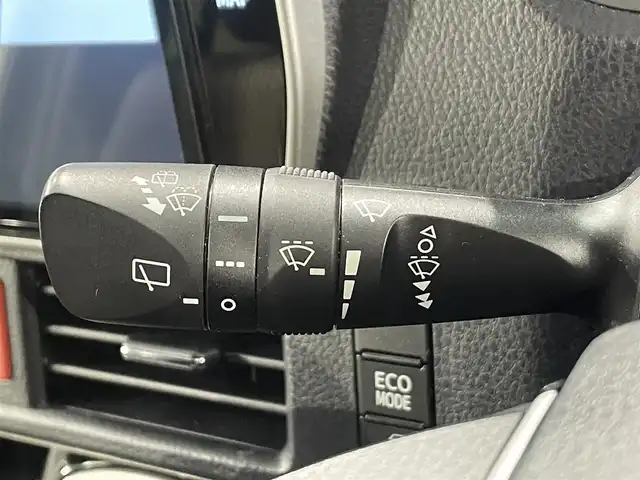 トヨタ ノア Si ダブルバイビーⅢ 愛知県 2020(令2)年 6.5万km ブラック 純正10インチナビ/モデリスタエアロ/衝突軽減ブレーキ/両側電動スライドドア/ビルトインETC2.0/LEDヘッドライト/バックカメラ/クルーズコントロール/フルセグTV/Bluetooth/コーナーセンサー/レーンキープアシスト/オートハイビーム/プッシュスタート/スマートキー/スペアキー/CD/DVD再生/アイドリングストップ/ミュージックサーバー/純正フロアマット/オートライト/禁煙車/社外17インチアルミホイール/ハーフレザーシート/ウィンカーミラー/電動格納ミラー/フォグランプ/Wエアコン/シートバックテーブル/ステアリングリモコン/ウッドコンビハンドル/横滑り防止装置