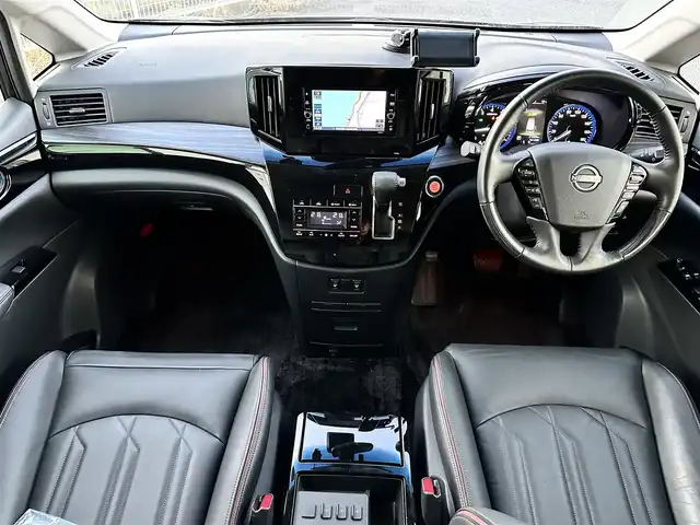 日産 エルグランド 250HWS プレミアム アーバンクロム 島根県 2023(令5)年 2.2万km 黒 登録時走行距離 21308km/ワンオーナー/純正SDナビ（MJ322D-W）/フルセグTV/オットマン/両側パワースライドドア/純正OPフロントスポイラー/エマージェンシーブレーキ/全方位カメラ/パワーバックドア/ブラインドスポットモニター/LEDヘッドライト/パワーシート（運転席/助手席）/シートメモリー（運転席）/シートヒーター（運転席/助手席）/スマートキー/ウィンカーミラー/電動格納ミラー/ビルトインETC/プッシュスタート/純正アルミ18インチ