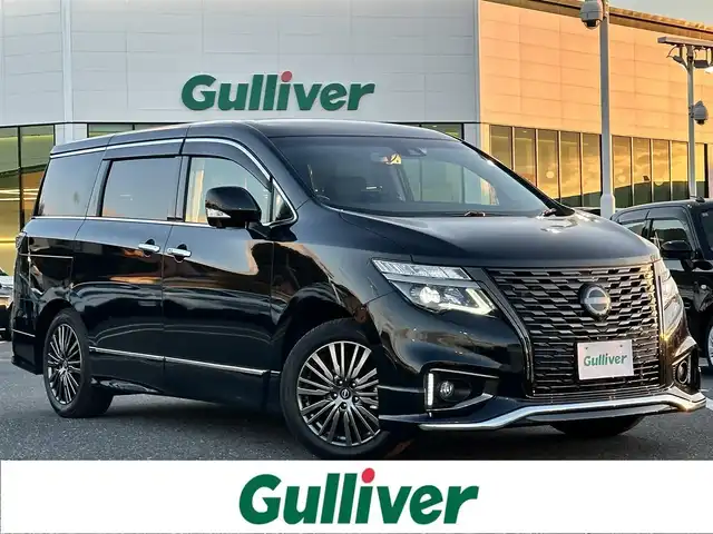 日産 エルグランド 250HWS プレミアム アーバンクロム 島根県 2023(令5)年 2.2万km 黒 登録時走行距離 21308km/ワンオーナー/純正SDナビ（MJ322D-W）/フルセグTV/オットマン/両側パワースライドドア/純正OPフロントスポイラー/エマージェンシーブレーキ/全方位カメラ/パワーバックドア/ブラインドスポットモニター/LEDヘッドライト/パワーシート（運転席/助手席）/シートメモリー（運転席）/シートヒーター（運転席/助手席）/スマートキー/ウィンカーミラー/電動格納ミラー/ビルトインETC/プッシュスタート/純正アルミ18インチ