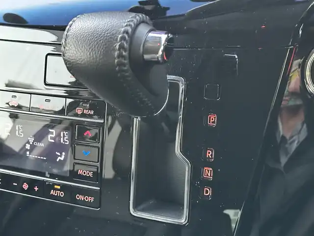 日産 エルグランド 250HWS プレミアム アーバンクロム 島根県 2023(令5)年 2.2万km 黒 登録時走行距離 21308km/ワンオーナー/純正SDナビ（MJ322D-W）/フルセグTV/オットマン/両側パワースライドドア/純正OPフロントスポイラー/エマージェンシーブレーキ/全方位カメラ/パワーバックドア/ブラインドスポットモニター/LEDヘッドライト/パワーシート（運転席/助手席）/シートメモリー（運転席）/シートヒーター（運転席/助手席）/スマートキー/ウィンカーミラー/電動格納ミラー/ビルトインETC/プッシュスタート/純正アルミ18インチ