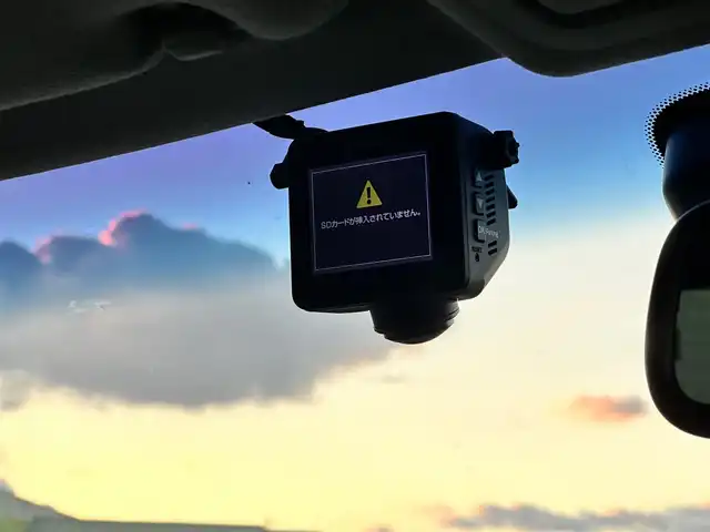 日産 エルグランド 250HWS プレミアム アーバンクロム 島根県 2023(令5)年 2.2万km 黒 登録時走行距離 21308km/ワンオーナー/純正SDナビ（MJ322D-W）/フルセグTV/オットマン/両側パワースライドドア/純正OPフロントスポイラー/エマージェンシーブレーキ/全方位カメラ/パワーバックドア/ブラインドスポットモニター/LEDヘッドライト/パワーシート（運転席/助手席）/シートメモリー（運転席）/シートヒーター（運転席/助手席）/スマートキー/ウィンカーミラー/電動格納ミラー/ビルトインETC/プッシュスタート/純正アルミ18インチ