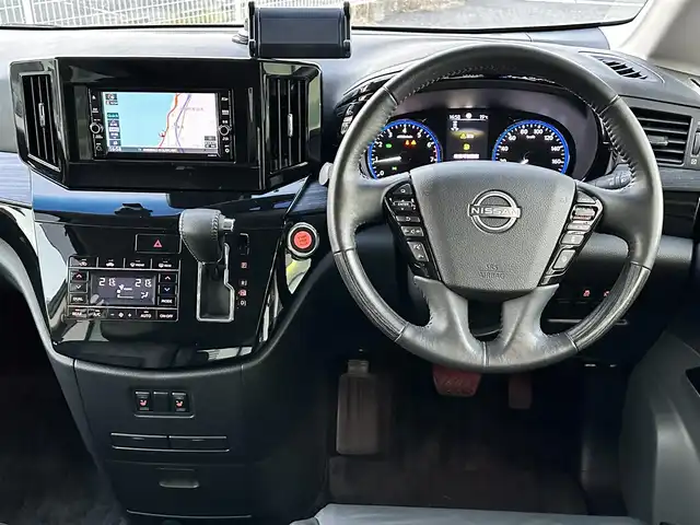 日産 エルグランド 250HWS プレミアム アーバンクロム 島根県 2023(令5)年 2.2万km 黒 登録時走行距離 21308km/ワンオーナー/純正SDナビ（MJ322D-W）/フルセグTV/オットマン/両側パワースライドドア/純正OPフロントスポイラー/エマージェンシーブレーキ/全方位カメラ/パワーバックドア/ブラインドスポットモニター/LEDヘッドライト/パワーシート（運転席/助手席）/シートメモリー（運転席）/シートヒーター（運転席/助手席）/スマートキー/ウィンカーミラー/電動格納ミラー/ビルトインETC/プッシュスタート/純正アルミ18インチ