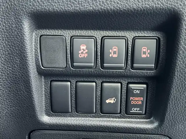 日産 エルグランド 250HWS プレミアム アーバンクロム 島根県 2023(令5)年 2.2万km 黒 登録時走行距離 21308km/ワンオーナー/純正SDナビ（MJ322D-W）/フルセグTV/オットマン/両側パワースライドドア/純正OPフロントスポイラー/エマージェンシーブレーキ/全方位カメラ/パワーバックドア/ブラインドスポットモニター/LEDヘッドライト/パワーシート（運転席/助手席）/シートメモリー（運転席）/シートヒーター（運転席/助手席）/スマートキー/ウィンカーミラー/電動格納ミラー/ビルトインETC/プッシュスタート/純正アルミ18インチ