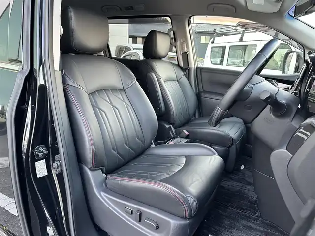 日産 エルグランド 250HWS プレミアム アーバンクロム 島根県 2023(令5)年 2.2万km 黒 登録時走行距離 21308km/ワンオーナー/純正SDナビ（MJ322D-W）/フルセグTV/オットマン/両側パワースライドドア/純正OPフロントスポイラー/エマージェンシーブレーキ/全方位カメラ/パワーバックドア/ブラインドスポットモニター/LEDヘッドライト/パワーシート（運転席/助手席）/シートメモリー（運転席）/シートヒーター（運転席/助手席）/スマートキー/ウィンカーミラー/電動格納ミラー/ビルトインETC/プッシュスタート/純正アルミ18インチ