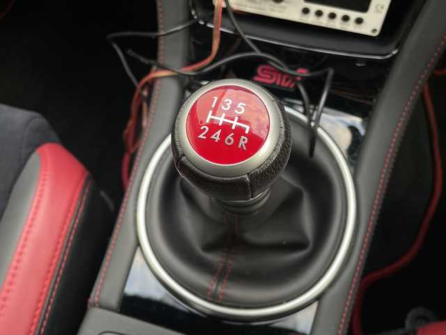 スバル ＷＲＸ ＳＴＩ STI タイプS 千葉県 2020(令2)年 2.4万km アイスシルバーメタリック 純正8インチナビ/(フルセグTV/BT/CD/DVD/Blu-ray/FM/AM)/FUJITSUBOマフラー/HKSエアクリーナー/ブラインドスポットモニター/バックカメラ/ハーフレザーシート/横滑り防止装置/ナビ連動ビルトインETC/LEDヘッドライト/オートライト/ウィンカーミラー/電動格納ミラー/純正19インチAW/シートヒーター/シートリフター/プッシュスタート/スマートキー/フロアマット/スペアキー/取扱説明書/保証書