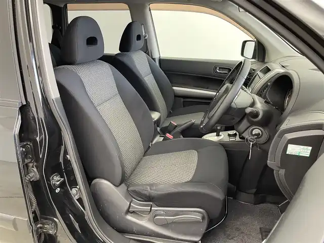 日産 エクストレイル 20S 埼玉県 2009(平21)年 5.2万km ダイヤモンドブラック 純正ナビ　バックカメラ　ＥＴＣ　ヘッドライトレベライザー　エアコン　フロアマット　ＤＶＤ再生　純正アルミホイール　リモコンキー　オート格納ミラー　パワーステアリング　パワーウインドウ　地デジＴＶ