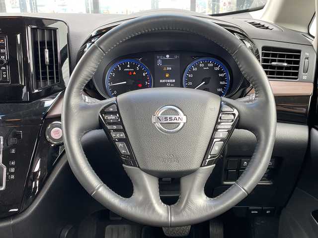 日産 エルグランド 250ハイウェイスターS 千葉県 2020(令2)年 2.1万km ピュアホワイトパール 純正メモリナビ/(フルセグTV/BT/CD/DVD/FM/AM)/全周囲カメラ/ナビ連動前後ドライブレコーダー/ブラインドスポットモニター/衝突被害軽減システム/車線逸脱警報/クルーズコントロール/ハーフレザーシート/両側パワースライドドア/横滑り防止装置/ビルトインETC/LEDヘッドライト/フォグランプ/オートライト/ウィンカーミラー/電動格納ミラー/純正18インチAW/シートリフター/プッシュスタート/スマートキー/フロアマット