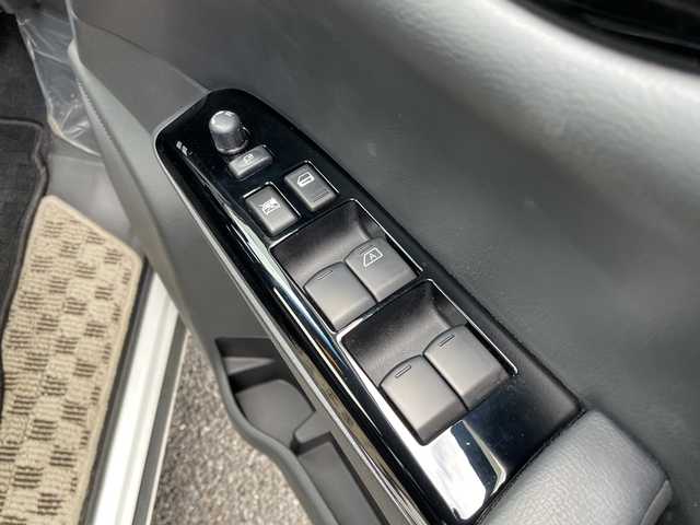 日産 エルグランド 250ハイウェイスターS 千葉県 2020(令2)年 2.1万km ピュアホワイトパール 純正メモリナビ/(フルセグTV/BT/CD/DVD/FM/AM)/全周囲カメラ/ナビ連動前後ドライブレコーダー/ブラインドスポットモニター/衝突被害軽減システム/車線逸脱警報/クルーズコントロール/ハーフレザーシート/両側パワースライドドア/横滑り防止装置/ビルトインETC/LEDヘッドライト/フォグランプ/オートライト/ウィンカーミラー/電動格納ミラー/純正18インチAW/シートリフター/プッシュスタート/スマートキー/フロアマット