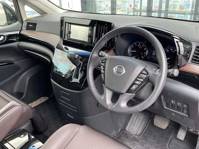 日産 エルグランド 250ハイウェイスターS 千葉県 2020(令2)年 2.1万km ピュアホワイトパール 純正メモリナビ/(フルセグTV/BT/CD/DVD/FM/AM)/全周囲カメラ/ナビ連動前後ドライブレコーダー/ブラインドスポットモニター/衝突被害軽減システム/車線逸脱警報/クルーズコントロール/ハーフレザーシート/両側パワースライドドア/横滑り防止装置/ビルトインETC/LEDヘッドライト/フォグランプ/オートライト/ウィンカーミラー/電動格納ミラー/純正18インチAW/シートリフター/プッシュスタート/スマートキー/フロアマット