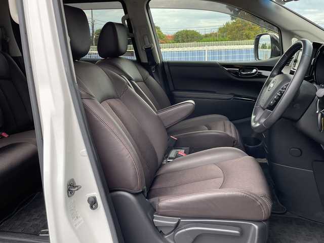 日産 エルグランド 250ハイウェイスターS 千葉県 2020(令2)年 2.1万km ピュアホワイトパール 純正メモリナビ/(フルセグTV/BT/CD/DVD/FM/AM)/全周囲カメラ/ナビ連動前後ドライブレコーダー/ブラインドスポットモニター/衝突被害軽減システム/車線逸脱警報/クルーズコントロール/ハーフレザーシート/両側パワースライドドア/横滑り防止装置/ビルトインETC/LEDヘッドライト/フォグランプ/オートライト/ウィンカーミラー/電動格納ミラー/純正18インチAW/シートリフター/プッシュスタート/スマートキー/フロアマット