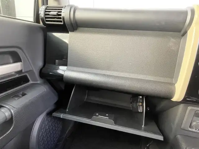 トヨタ ＦＪクルーザー ファイナルエディション 千葉県 2017(平29)年 5.4万km ベージュ 専用ボディ色/ブラックメッシュグリル/ブラックバンパー/ブラックミラー/ヒーター付き/サイドステップ/ルーフキャリア/TRD16インチAW/クルーズコントロール/社外メモリナビ(AVIC-RW901)/・フルセグ/BT/DVD/CD/バックカメラ/コーナーセンサー(後)/ETC/キーレスエントリー/純正フロアマット/純正AW車載(タイヤ付き)