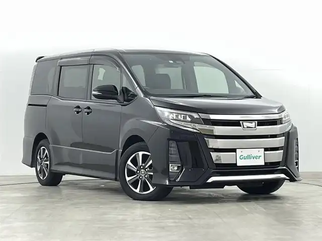 トヨタ ノア Si 福島県 2017(平29)年 3.8万km ブラック トヨタセーフティセンス/・衝突軽減/・車線逸脱警報/・オートハイビーム/フリップダウンモニター/純正１０インチナビ/・型番；NSZN-Z66T/・フルセグ/TV/BT/SD/USB/HDMI/CD/DVD/FM/AM/バックカメラ/両側パワースライドドア/レーダークルーズコントロール/LEDオートライト/・フォグライト/純正アルミホイール付きサマータイヤ/ETC/革ステアリング/・ステアリングリモコン/ロールサンシェード/純正フロアマット/純正ドアバイザー/ウィンカーミラー/・オートミラー/アイドリングストップ/プッシュスタート/・スマートキー