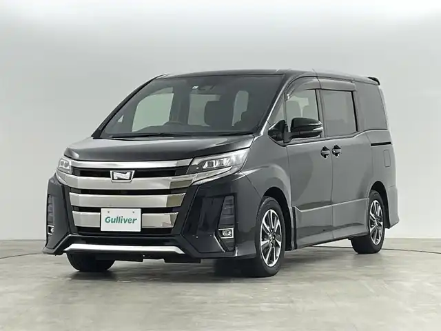 トヨタ ノア Si 福島県 2017(平29)年 3.8万km ブラック トヨタセーフティセンス/・衝突軽減/・車線逸脱警報/・オートハイビーム/フリップダウンモニター/純正１０インチナビ/・型番；NSZN-Z66T/・フルセグ/TV/BT/SD/USB/HDMI/CD/DVD/FM/AM/バックカメラ/両側パワースライドドア/レーダークルーズコントロール/LEDオートライト/・フォグライト/純正アルミホイール付きサマータイヤ/ETC/革ステアリング/・ステアリングリモコン/ロールサンシェード/純正フロアマット/純正ドアバイザー/ウィンカーミラー/・オートミラー/アイドリングストップ/プッシュスタート/・スマートキー
