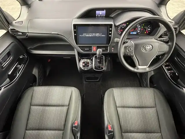 トヨタ ノア Si 福島県 2017(平29)年 3.8万km ブラック トヨタセーフティセンス/・衝突軽減/・車線逸脱警報/・オートハイビーム/フリップダウンモニター/純正１０インチナビ/・型番；NSZN-Z66T/・フルセグ/TV/BT/SD/USB/HDMI/CD/DVD/FM/AM/バックカメラ/両側パワースライドドア/レーダークルーズコントロール/LEDオートライト/・フォグライト/純正アルミホイール付きサマータイヤ/ETC/革ステアリング/・ステアリングリモコン/ロールサンシェード/純正フロアマット/純正ドアバイザー/ウィンカーミラー/・オートミラー/アイドリングストップ/プッシュスタート/・スマートキー