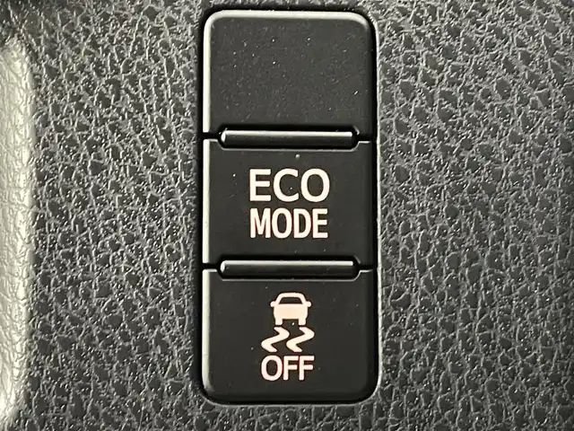 トヨタ ノア Si 福島県 2017(平29)年 3.8万km ブラック トヨタセーフティセンス/・衝突軽減/・車線逸脱警報/・オートハイビーム/フリップダウンモニター/純正１０インチナビ/・型番；NSZN-Z66T/・フルセグ/TV/BT/SD/USB/HDMI/CD/DVD/FM/AM/バックカメラ/両側パワースライドドア/レーダークルーズコントロール/LEDオートライト/・フォグライト/純正アルミホイール付きサマータイヤ/ETC/革ステアリング/・ステアリングリモコン/ロールサンシェード/純正フロアマット/純正ドアバイザー/ウィンカーミラー/・オートミラー/アイドリングストップ/プッシュスタート/・スマートキー