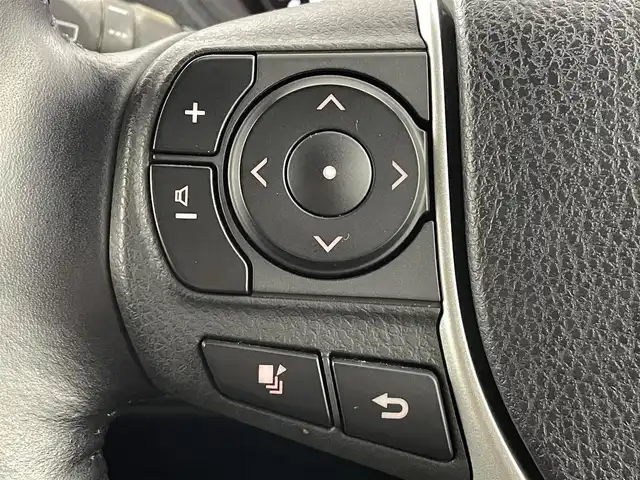 トヨタ ノア Si 福島県 2017(平29)年 3.8万km ブラック トヨタセーフティセンス/・衝突軽減/・車線逸脱警報/・オートハイビーム/フリップダウンモニター/純正１０インチナビ/・型番；NSZN-Z66T/・フルセグ/TV/BT/SD/USB/HDMI/CD/DVD/FM/AM/バックカメラ/両側パワースライドドア/レーダークルーズコントロール/LEDオートライト/・フォグライト/純正アルミホイール付きサマータイヤ/ETC/革ステアリング/・ステアリングリモコン/ロールサンシェード/純正フロアマット/純正ドアバイザー/ウィンカーミラー/・オートミラー/アイドリングストップ/プッシュスタート/・スマートキー