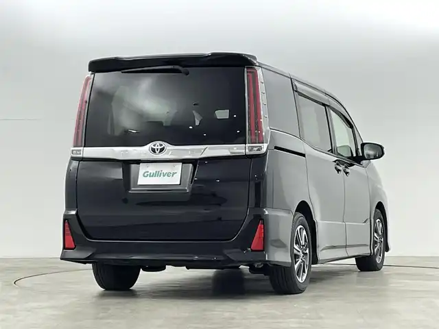 トヨタ ノア Si 福島県 2017(平29)年 3.8万km ブラック トヨタセーフティセンス/・衝突軽減/・車線逸脱警報/・オートハイビーム/フリップダウンモニター/純正１０インチナビ/・型番；NSZN-Z66T/・フルセグ/TV/BT/SD/USB/HDMI/CD/DVD/FM/AM/バックカメラ/両側パワースライドドア/レーダークルーズコントロール/LEDオートライト/・フォグライト/純正アルミホイール付きサマータイヤ/ETC/革ステアリング/・ステアリングリモコン/ロールサンシェード/純正フロアマット/純正ドアバイザー/ウィンカーミラー/・オートミラー/アイドリングストップ/プッシュスタート/・スマートキー