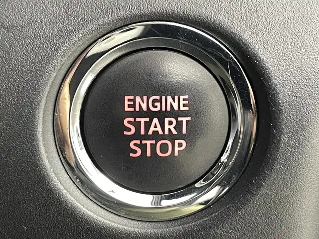 トヨタ ノア Si 福島県 2017(平29)年 3.8万km ブラック トヨタセーフティセンス/・衝突軽減/・車線逸脱警報/・オートハイビーム/フリップダウンモニター/純正１０インチナビ/・型番；NSZN-Z66T/・フルセグ/TV/BT/SD/USB/HDMI/CD/DVD/FM/AM/バックカメラ/両側パワースライドドア/レーダークルーズコントロール/LEDオートライト/・フォグライト/純正アルミホイール付きサマータイヤ/ETC/革ステアリング/・ステアリングリモコン/ロールサンシェード/純正フロアマット/純正ドアバイザー/ウィンカーミラー/・オートミラー/アイドリングストップ/プッシュスタート/・スマートキー