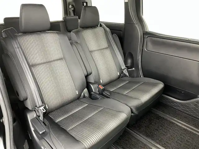 トヨタ ノア Si 福島県 2017(平29)年 3.8万km ブラック トヨタセーフティセンス/・衝突軽減/・車線逸脱警報/・オートハイビーム/フリップダウンモニター/純正１０インチナビ/・型番；NSZN-Z66T/・フルセグ/TV/BT/SD/USB/HDMI/CD/DVD/FM/AM/バックカメラ/両側パワースライドドア/レーダークルーズコントロール/LEDオートライト/・フォグライト/純正アルミホイール付きサマータイヤ/ETC/革ステアリング/・ステアリングリモコン/ロールサンシェード/純正フロアマット/純正ドアバイザー/ウィンカーミラー/・オートミラー/アイドリングストップ/プッシュスタート/・スマートキー