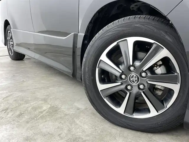 トヨタ ノア Si 福島県 2017(平29)年 3.8万km ブラック トヨタセーフティセンス/・衝突軽減/・車線逸脱警報/・オートハイビーム/フリップダウンモニター/純正１０インチナビ/・型番；NSZN-Z66T/・フルセグ/TV/BT/SD/USB/HDMI/CD/DVD/FM/AM/バックカメラ/両側パワースライドドア/レーダークルーズコントロール/LEDオートライト/・フォグライト/純正アルミホイール付きサマータイヤ/ETC/革ステアリング/・ステアリングリモコン/ロールサンシェード/純正フロアマット/純正ドアバイザー/ウィンカーミラー/・オートミラー/アイドリングストップ/プッシュスタート/・スマートキー