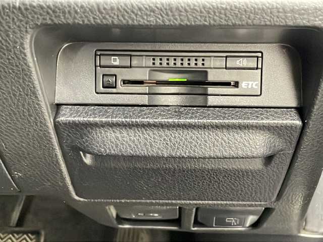 トヨタ エスクァイア Gi 沖縄県 2015(平27)年 4.7万km スパークリングブラックパールクリスタルシャイン 純正ナビ 【NSZT-W64】/　(TV Bluetooth CD/DVD)　/フリップダウンモニター　/バックカメラ　/両側パワースライドドア　/前後ドライブレコーダー　/クルーズコントロール　/プッシュスタート　/スマートキー　/レザーシート　/ＥＴＣ