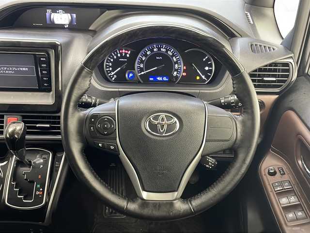 トヨタ エスクァイア Gi 沖縄県 2015(平27)年 4.7万km スパークリングブラックパールクリスタルシャイン 純正ナビ 【NSZT-W64】/　(TV Bluetooth CD/DVD)　/フリップダウンモニター　/バックカメラ　/両側パワースライドドア　/前後ドライブレコーダー　/クルーズコントロール　/プッシュスタート　/スマートキー　/レザーシート　/ＥＴＣ