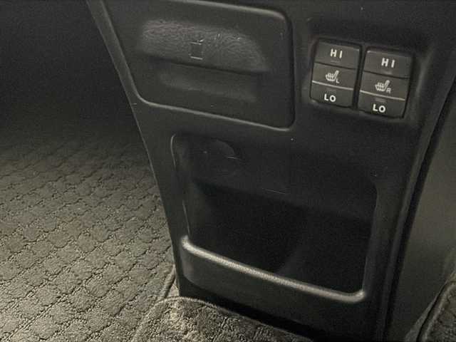 トヨタ エスクァイア Gi 沖縄県 2015(平27)年 4.7万km スパークリングブラックパールクリスタルシャイン 純正ナビ 【NSZT-W64】/　(TV Bluetooth CD/DVD)　/フリップダウンモニター　/バックカメラ　/両側パワースライドドア　/前後ドライブレコーダー　/クルーズコントロール　/プッシュスタート　/スマートキー　/レザーシート　/ＥＴＣ