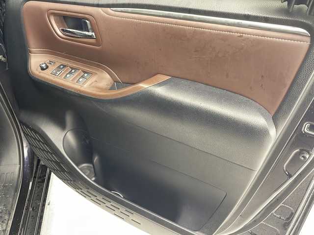 トヨタ エスクァイア Gi 沖縄県 2015(平27)年 4.7万km スパークリングブラックパールクリスタルシャイン 純正ナビ 【NSZT-W64】/　(TV Bluetooth CD/DVD)　/フリップダウンモニター　/バックカメラ　/両側パワースライドドア　/前後ドライブレコーダー　/クルーズコントロール　/プッシュスタート　/スマートキー　/レザーシート　/ＥＴＣ