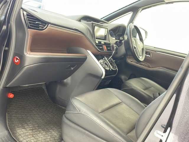 トヨタ エスクァイア Gi 沖縄県 2015(平27)年 4.7万km スパークリングブラックパールクリスタルシャイン 純正ナビ 【NSZT-W64】/　(TV Bluetooth CD/DVD)　/フリップダウンモニター　/バックカメラ　/両側パワースライドドア　/前後ドライブレコーダー　/クルーズコントロール　/プッシュスタート　/スマートキー　/レザーシート　/ＥＴＣ