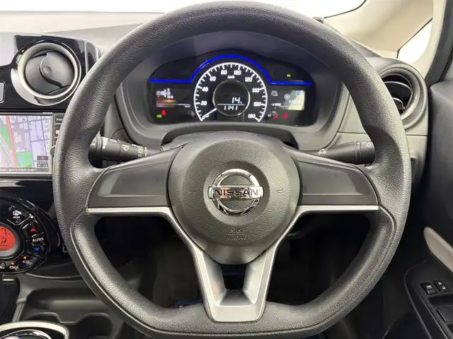 日産 ノート e－パワー X 愛知県 2016(平28)年 6.7万km ブリリアントシルバー 純正ナビ（TV・Bluetooth・ラジオ）/全方位カメラ/デジタルインナーミラー/コーナーセンサー/衝突軽減ブレーキ/横滑り防止装置/LEDオートライト/純正フロアマット/純正アルミホイール/プッシュスタート/オートエアコン