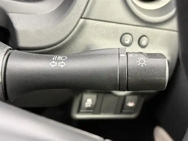 日産 ノート e－パワー X 愛知県 2016(平28)年 6.7万km ブリリアントシルバー 純正ナビ（TV・Bluetooth・ラジオ）/全方位カメラ/デジタルインナーミラー/コーナーセンサー/衝突軽減ブレーキ/横滑り防止装置/LEDオートライト/純正フロアマット/純正アルミホイール/プッシュスタート/オートエアコン