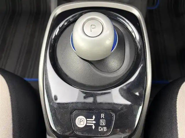 日産 ノート e－パワー X 愛知県 2016(平28)年 6.7万km ブリリアントシルバー 純正ナビ（TV・Bluetooth・ラジオ）/全方位カメラ/デジタルインナーミラー/コーナーセンサー/衝突軽減ブレーキ/横滑り防止装置/LEDオートライト/純正フロアマット/純正アルミホイール/プッシュスタート/オートエアコン