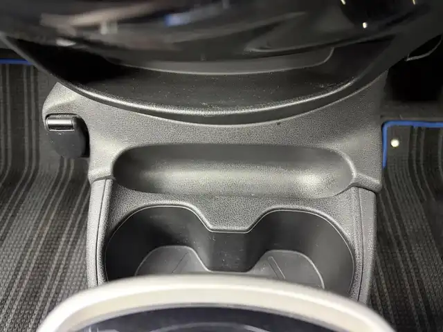 日産 ノート e－パワー X 愛知県 2016(平28)年 6.7万km ブリリアントシルバー 純正ナビ（TV・Bluetooth・ラジオ）/全方位カメラ/デジタルインナーミラー/コーナーセンサー/衝突軽減ブレーキ/横滑り防止装置/LEDオートライト/純正フロアマット/純正アルミホイール/プッシュスタート/オートエアコン