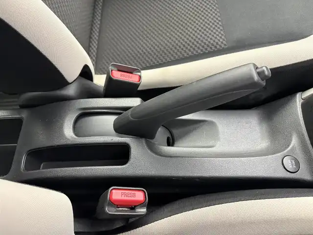 日産 ノート e－パワー X 愛知県 2016(平28)年 6.7万km ブリリアントシルバー 純正ナビ（TV・Bluetooth・ラジオ）/全方位カメラ/デジタルインナーミラー/コーナーセンサー/衝突軽減ブレーキ/横滑り防止装置/LEDオートライト/純正フロアマット/純正アルミホイール/プッシュスタート/オートエアコン