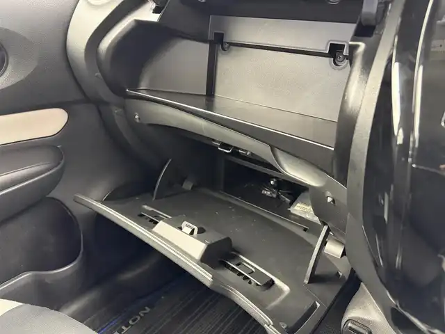 日産 ノート e－パワー X 愛知県 2016(平28)年 6.7万km ブリリアントシルバー 純正ナビ（TV・Bluetooth・ラジオ）/全方位カメラ/デジタルインナーミラー/コーナーセンサー/衝突軽減ブレーキ/横滑り防止装置/LEDオートライト/純正フロアマット/純正アルミホイール/プッシュスタート/オートエアコン